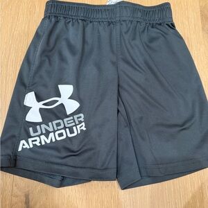 Under Armour boys  Charcoal Athletic Shorts size 5